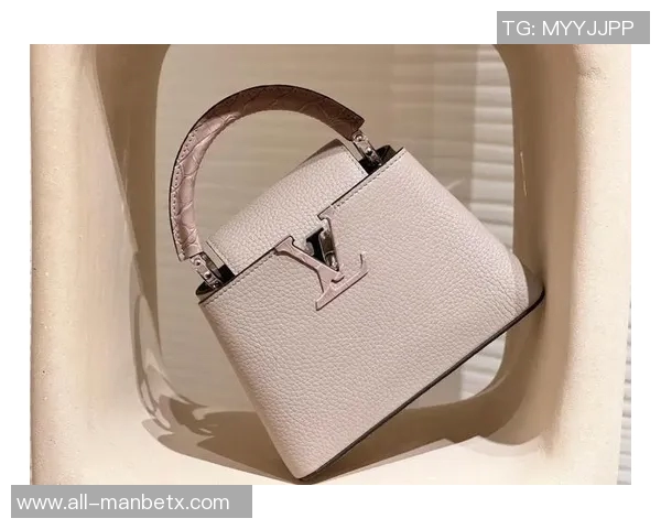 科曼告别拜仁送前队友奢华LV包包引发热议