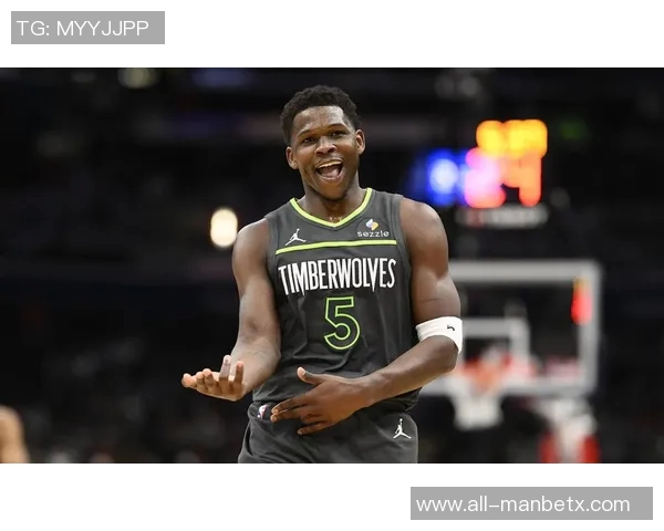 爱德华兹首战狂砍41分打破队史纪录超越唐斯36分的辉煌表现