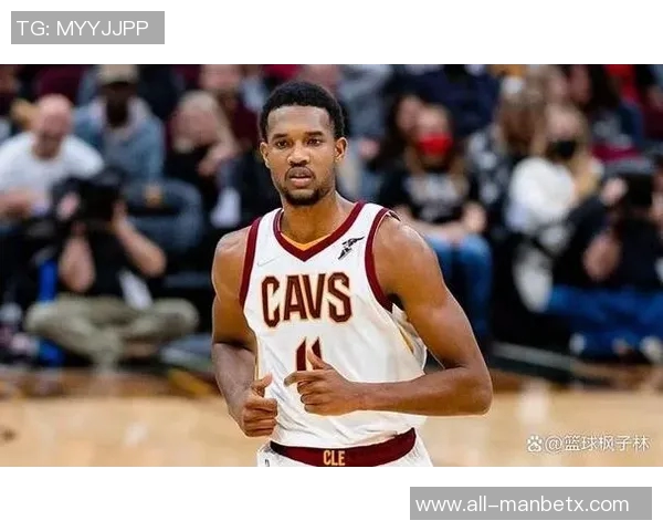 小莫布里首秀表现亮眼18分钟内贡献12分6板2助助力球队胜利